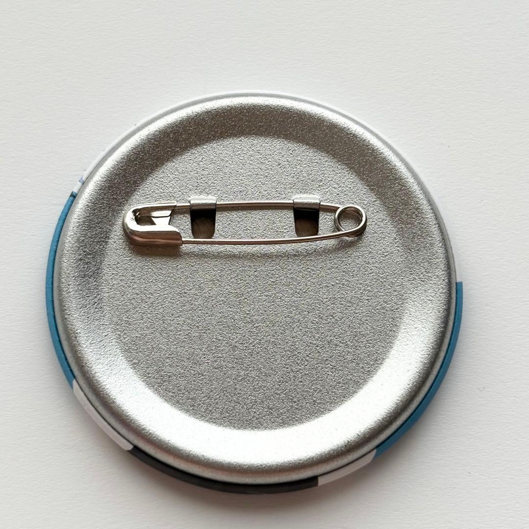 暗殺教室 潮田渚 缶バッジ スーツ