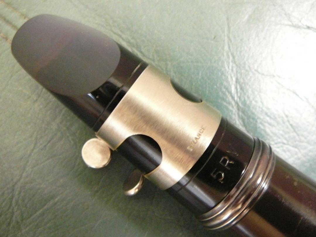 LARK 古い中国製 クラリネット　MP　バンドレン?