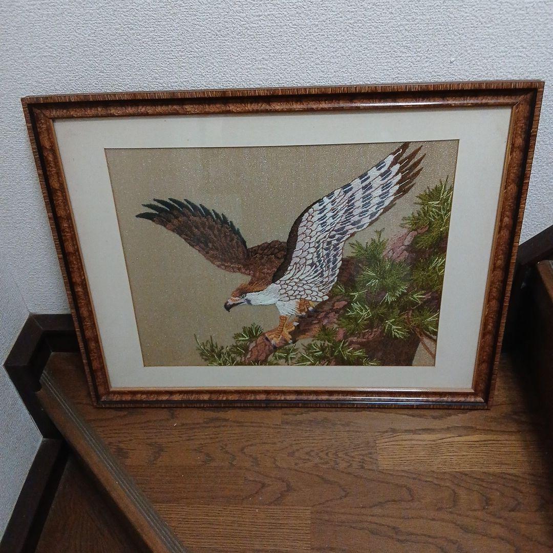 鷹 刺繍作品 木製フレーム付き