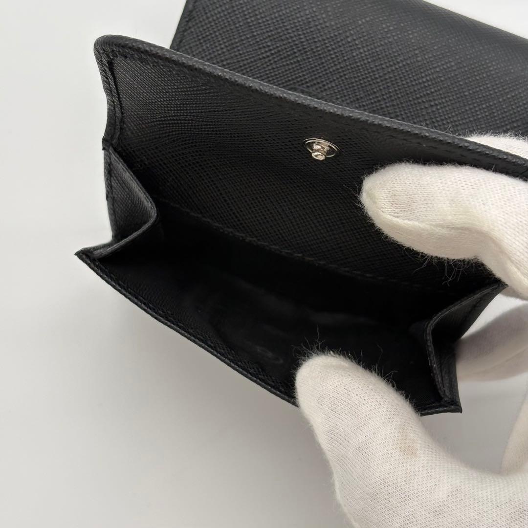 未使用級　PRADA 三つ折り財布　現行　三角ロゴ　サフィアーノレザー　黒