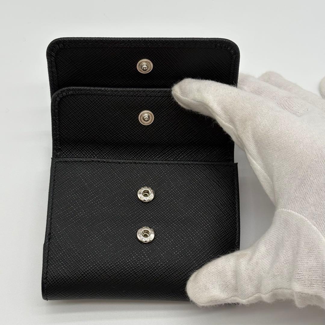 未使用級　PRADA 三つ折り財布　現行　三角ロゴ　サフィアーノレザー　黒