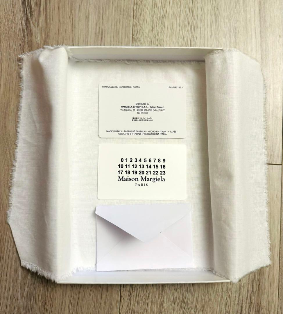 メゾンマルジェラ　Maison Margiera スマホショルダー