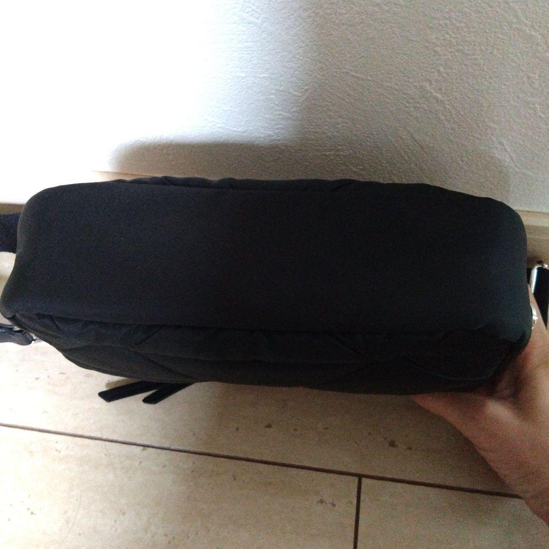 PRADA パテッドナイロンショルダーバッグ　ブラック　1BH164