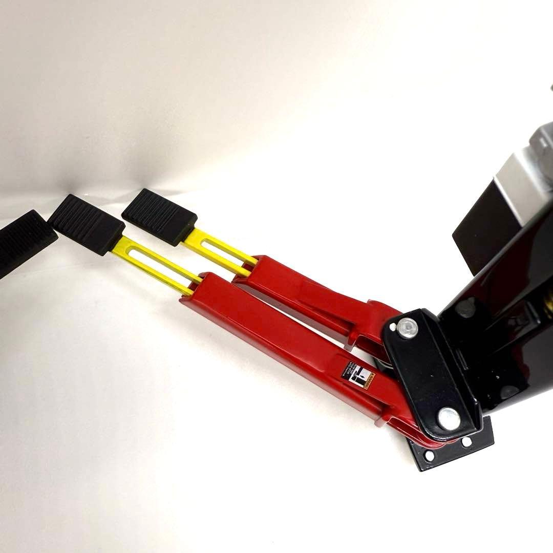 激レア　BUICK 2 POST LIFT 1:18スケール 限定版