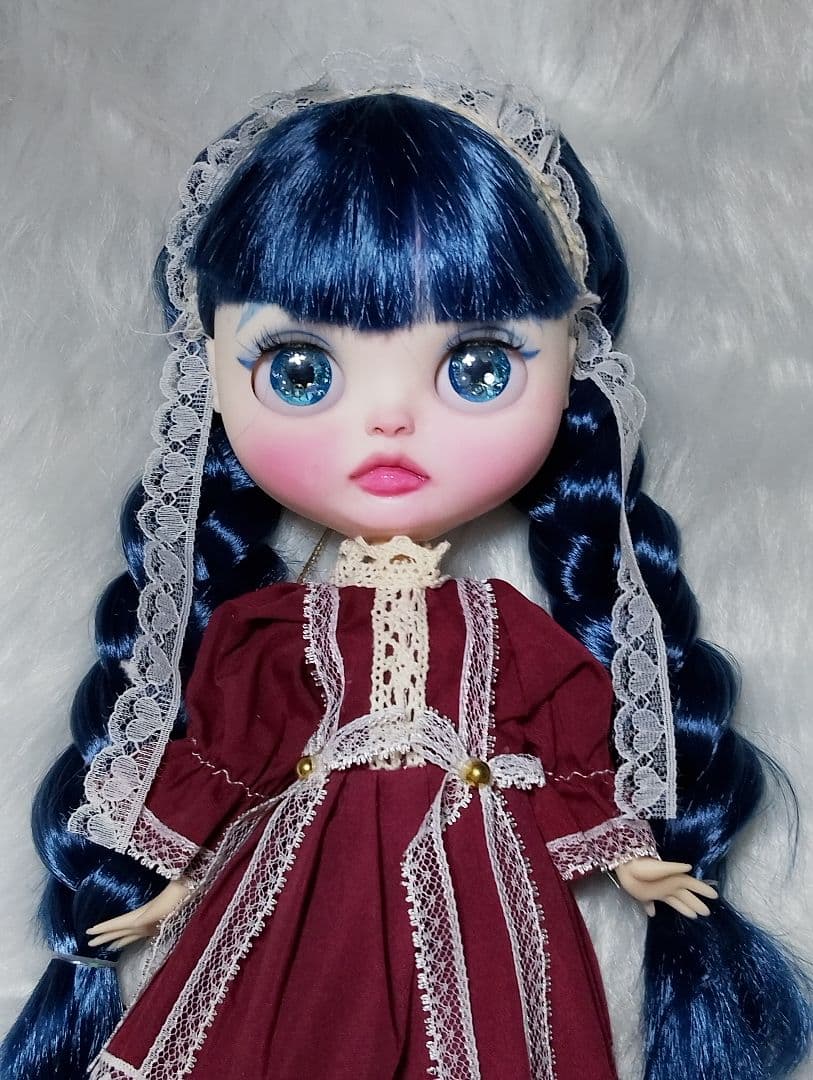 カスタムアイシードール 青髪の女の子 くびかしげ アウトフィット付き