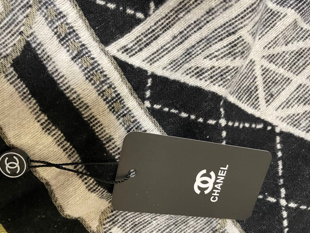 未使用 CHANEL エッフェル塔 ノベルティ 大判マフラー　ストール ブラック