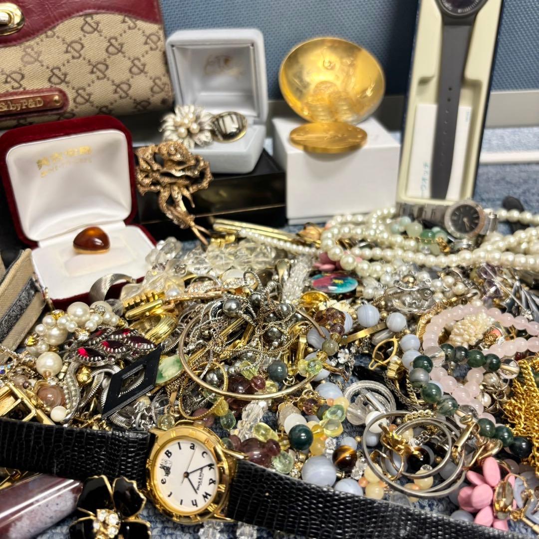 遺品整理 アクセサリー 時計 まとめ ブローチ タイピン 刻印未検品 1536