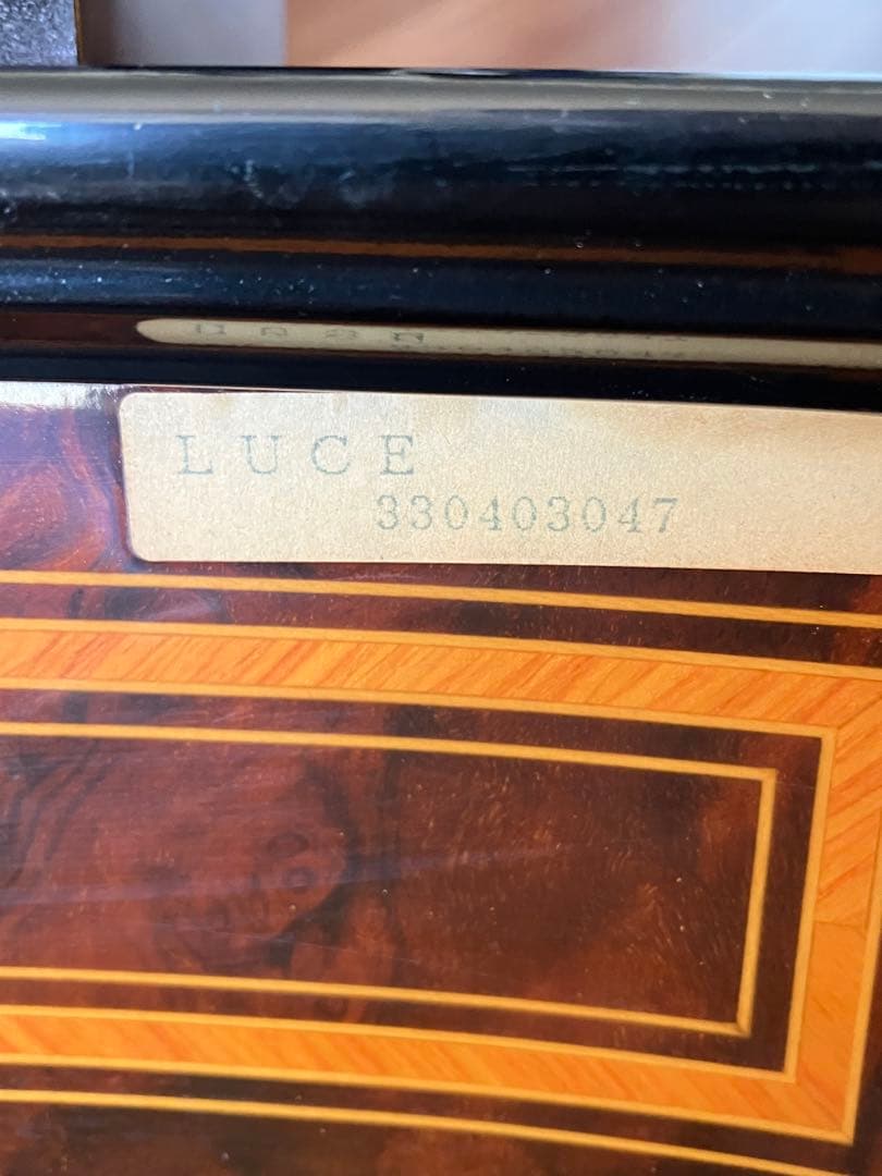 木製装飾引き出し付き家具