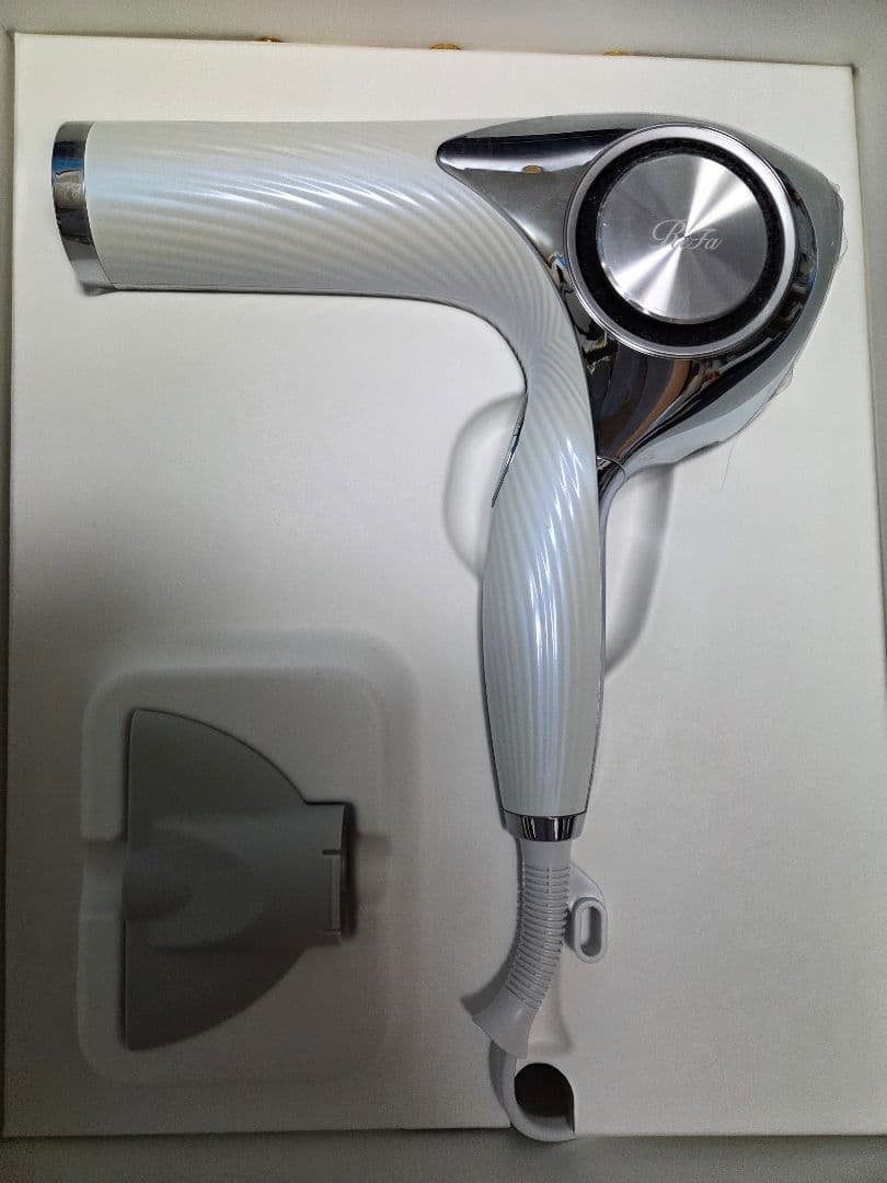 リファ ヘアドライヤー 流線型デザイン　ホワイト　PRO