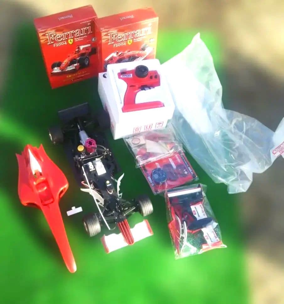ディアゴスティーニFerrari F2004エンジンラジコンカー大量部品セット