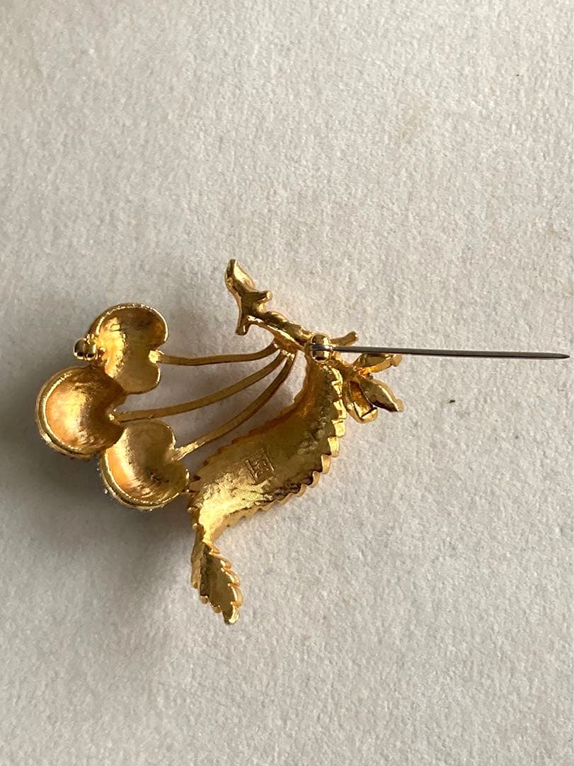 ☆BEST INTERNATIONAL☆ ベストチェリーブローチ　アンティーク