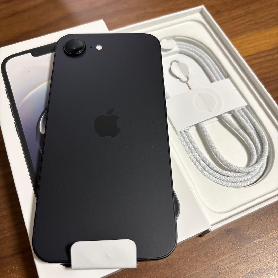 新品 Apple iPhone16e ブラック 本体 充電ケーブル