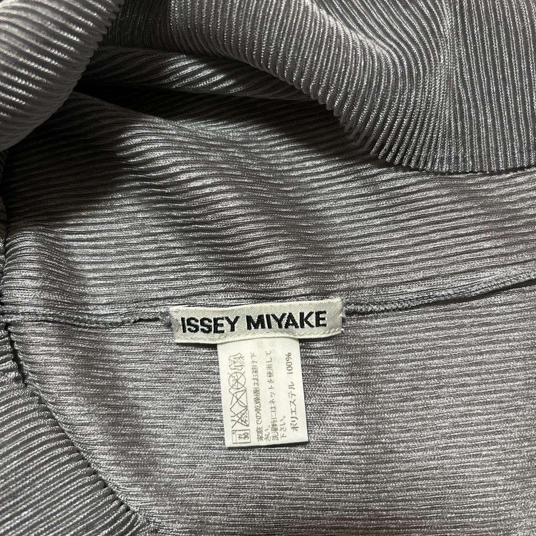 ISSEY MIYAKEイッセイミヤケシルバーグレーのタートルネックタンクトップ