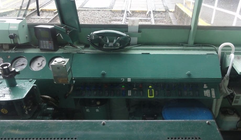 旧国鉄 101系　押しスイッチ 　鉄道部品