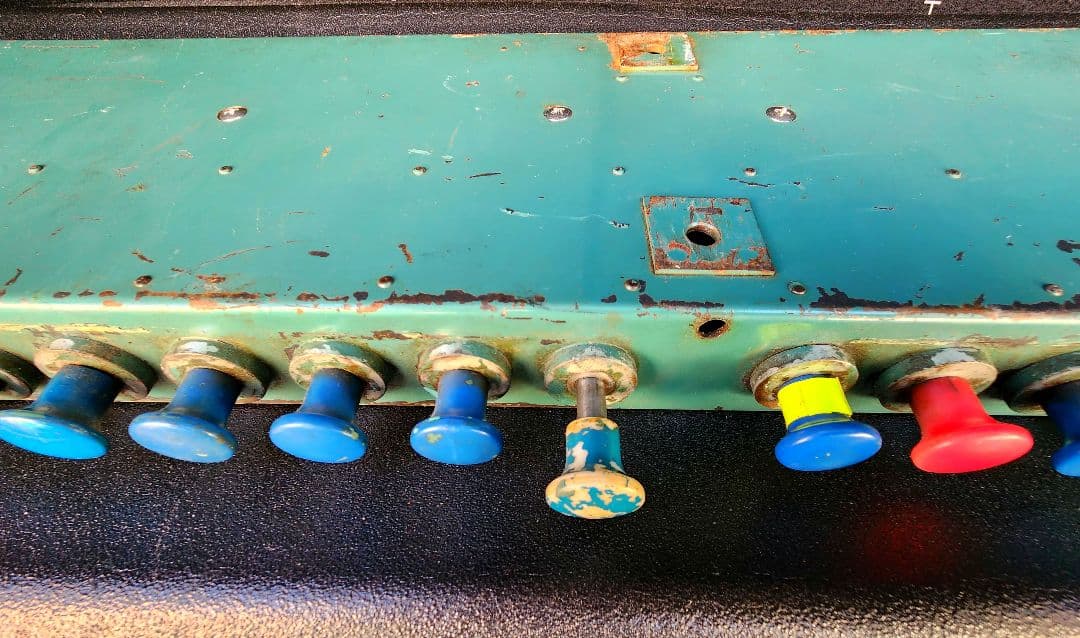 旧国鉄 101系　押しスイッチ 　鉄道部品