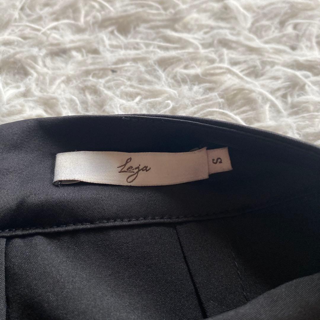 豆侍(土日も発送します)Leja レジャ　シアーパフスリーブペプラムス