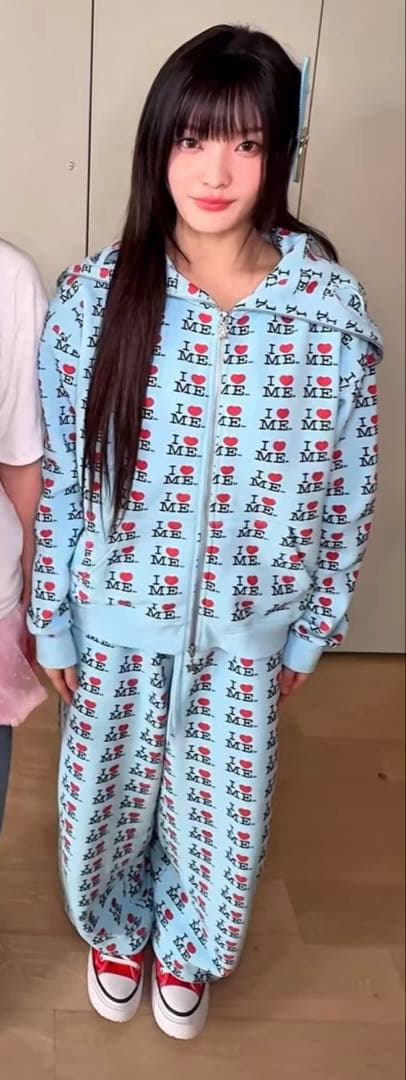 ashley williams I heart me バタフライフーディー 水色