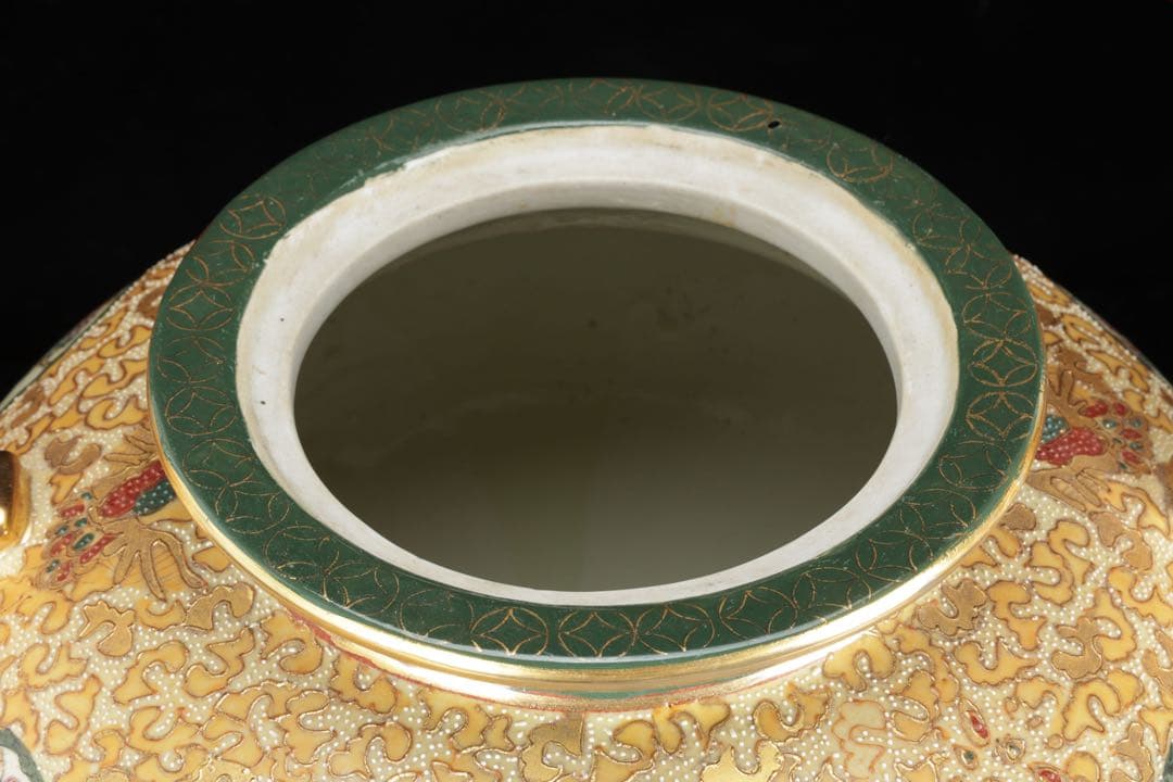 薩摩焼 金襴手色絵金彩 着物美人唐子風景窓絵付 獅子耳大香炉 高さ44cm