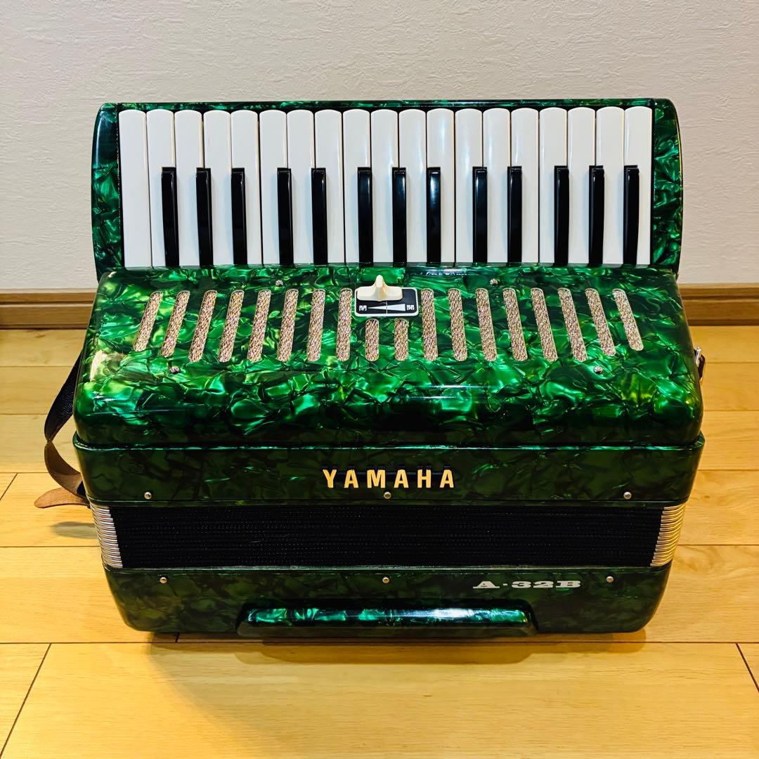 希少　YAMAHA ヤマハ アコーディオン A-32B ソフトケース付 レトロ