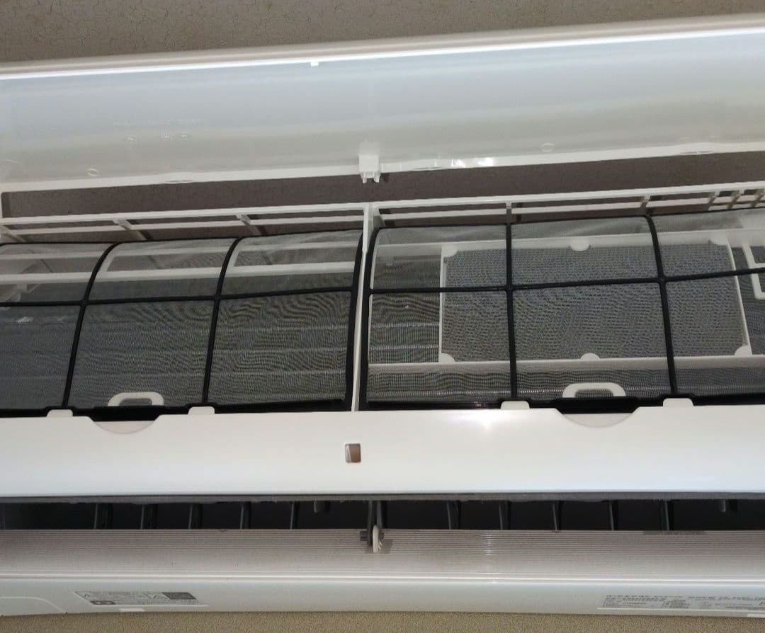 ダイキン エアコン ホワイト 冷暖房機能　２２型 室内機のみ。ストリーマエアコン