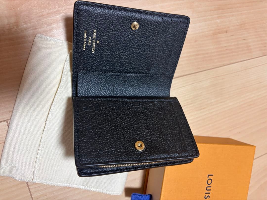 美品　ルイヴィトン　ポルトフォイユ・クレア二つ折り　サイフ　ブラック