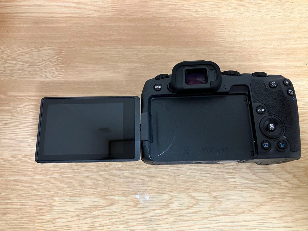 【美品】Canon EOS RP ボディ【おまけ付】