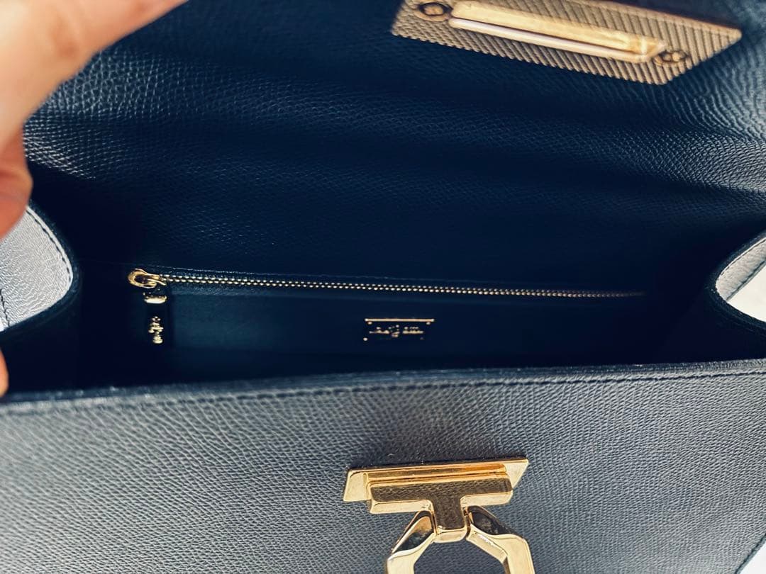 カルボッティ　エレナ