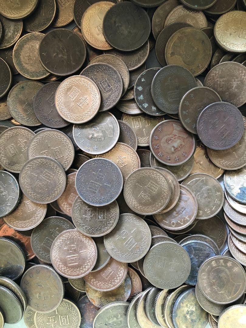 4279【中華民国・台湾】1新台湾ドル　硬貨　　古銭　約5キロ(Kg)
