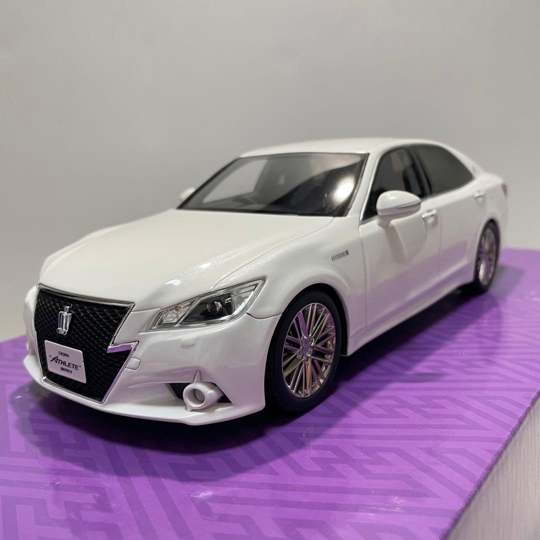 KYOSHO samurai クラウンアスリート G ハイブリッド 1/18