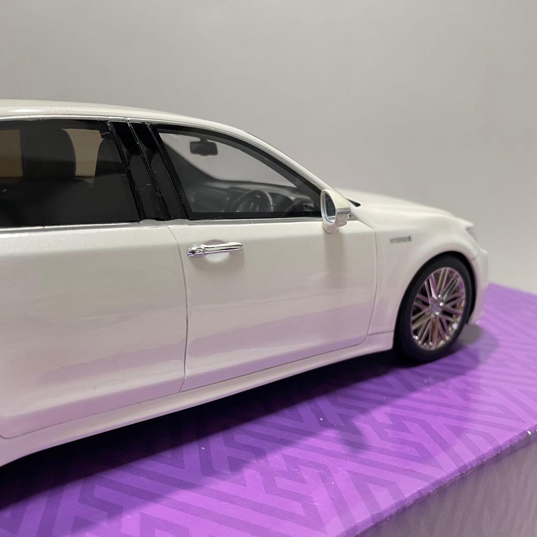 KYOSHO samurai クラウンアスリート G ハイブリッド 1/18