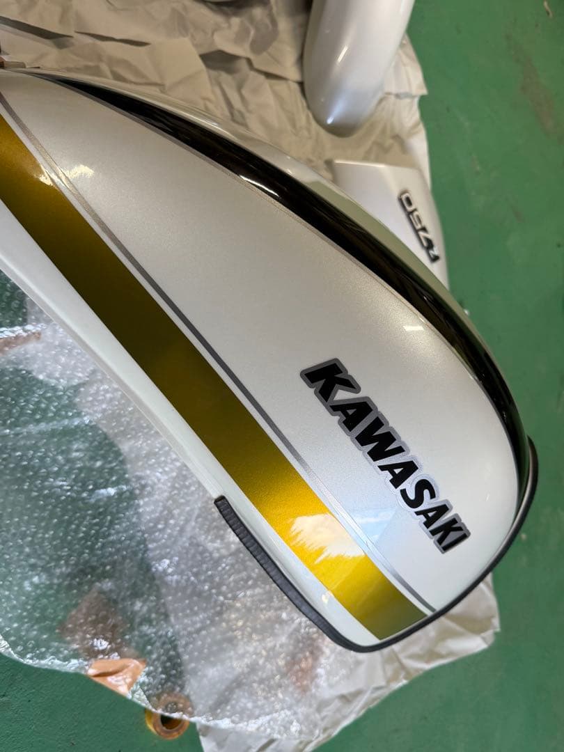 Kawasaki ゼファー750 外装一式　ホワイトタイガー