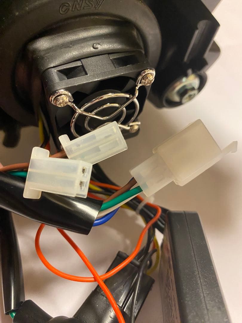 最新型 シグナスX 4型 デビルアイ プロジェクターヘッドライト レインボー