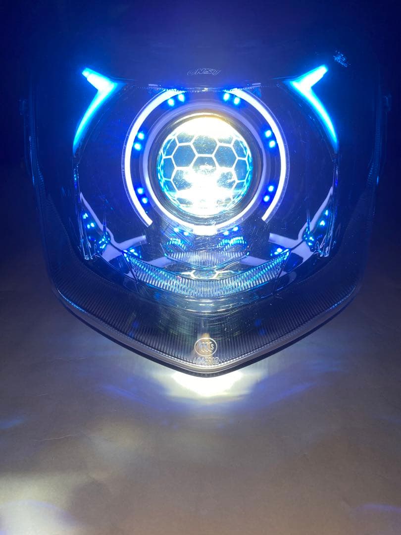 最新型 シグナスX 4型 デビルアイ プロジェクターヘッドライト レインボー