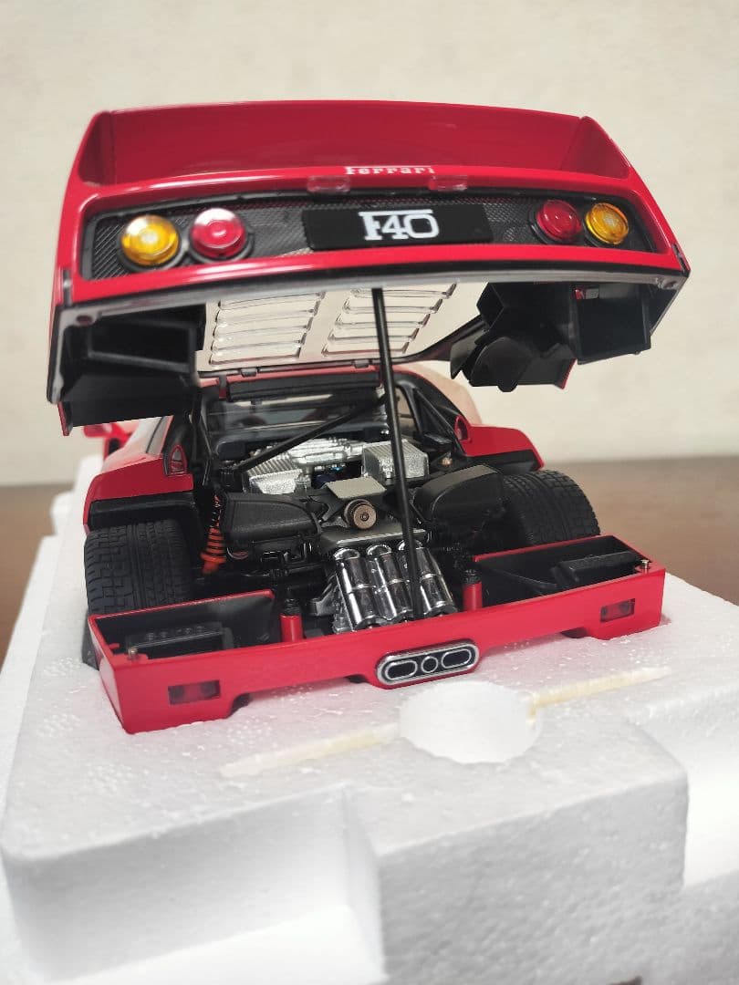 京商1/18フェラーリF40ライトウエイト（レッド）