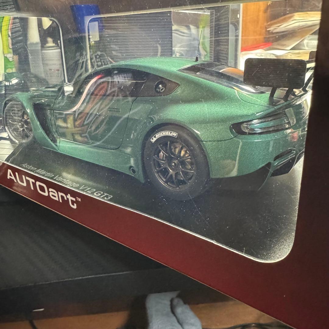 絶版未開封品オートアート1/18アストンマーティンVANTAGE V12 GT3