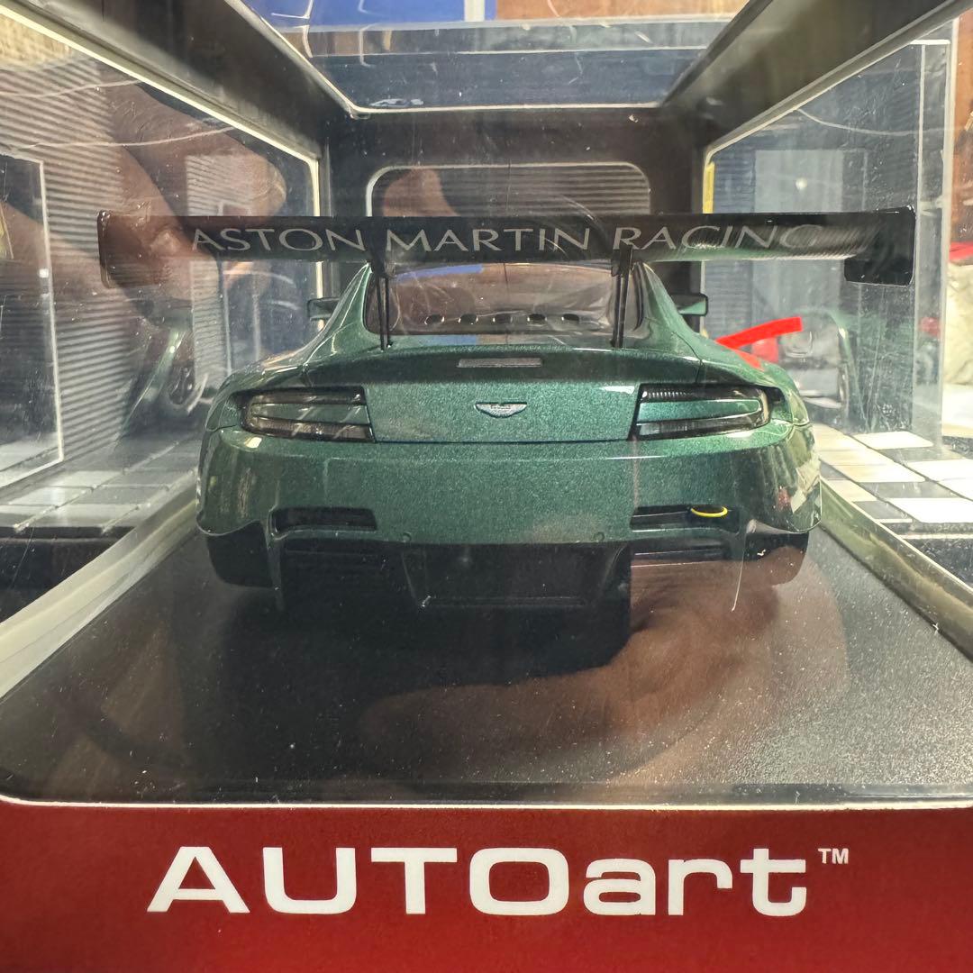 絶版未開封品オートアート1/18アストンマーティンVANTAGE V12 GT3
