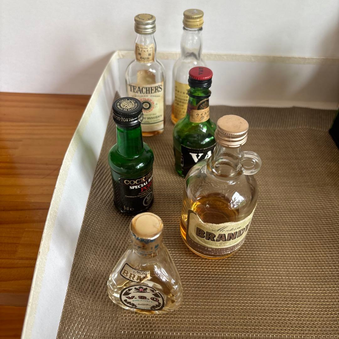 ミニボトルウイスキー・リキュールなど 32本と空瓶9本のセット