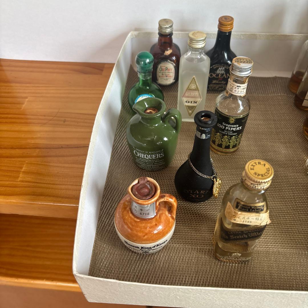 ミニボトルウイスキー・リキュールなど 32本と空瓶9本のセット