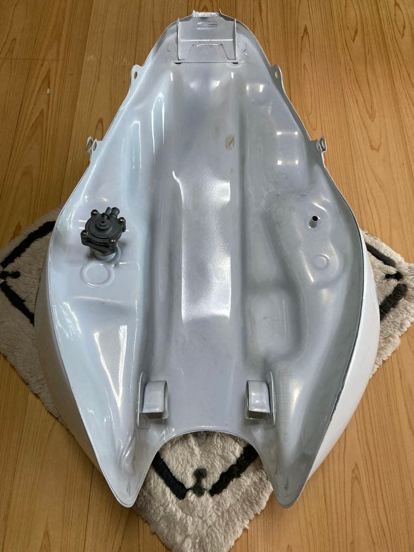 k*i様 ホーネット250 純正 ガソリンタンク 燃料タンク MC31 絶版 希