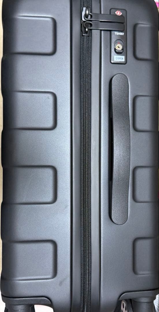 無印良品　バーを自由に調節できるハードキャリーケース３６Ｌ