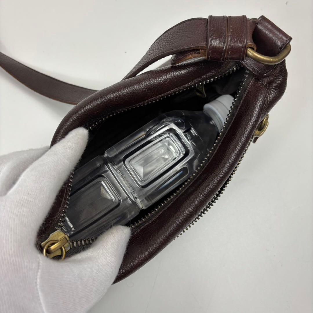 廃盤　IL BISONTE ショルダーバッグ　レザー　ロゴ型押し　 本革