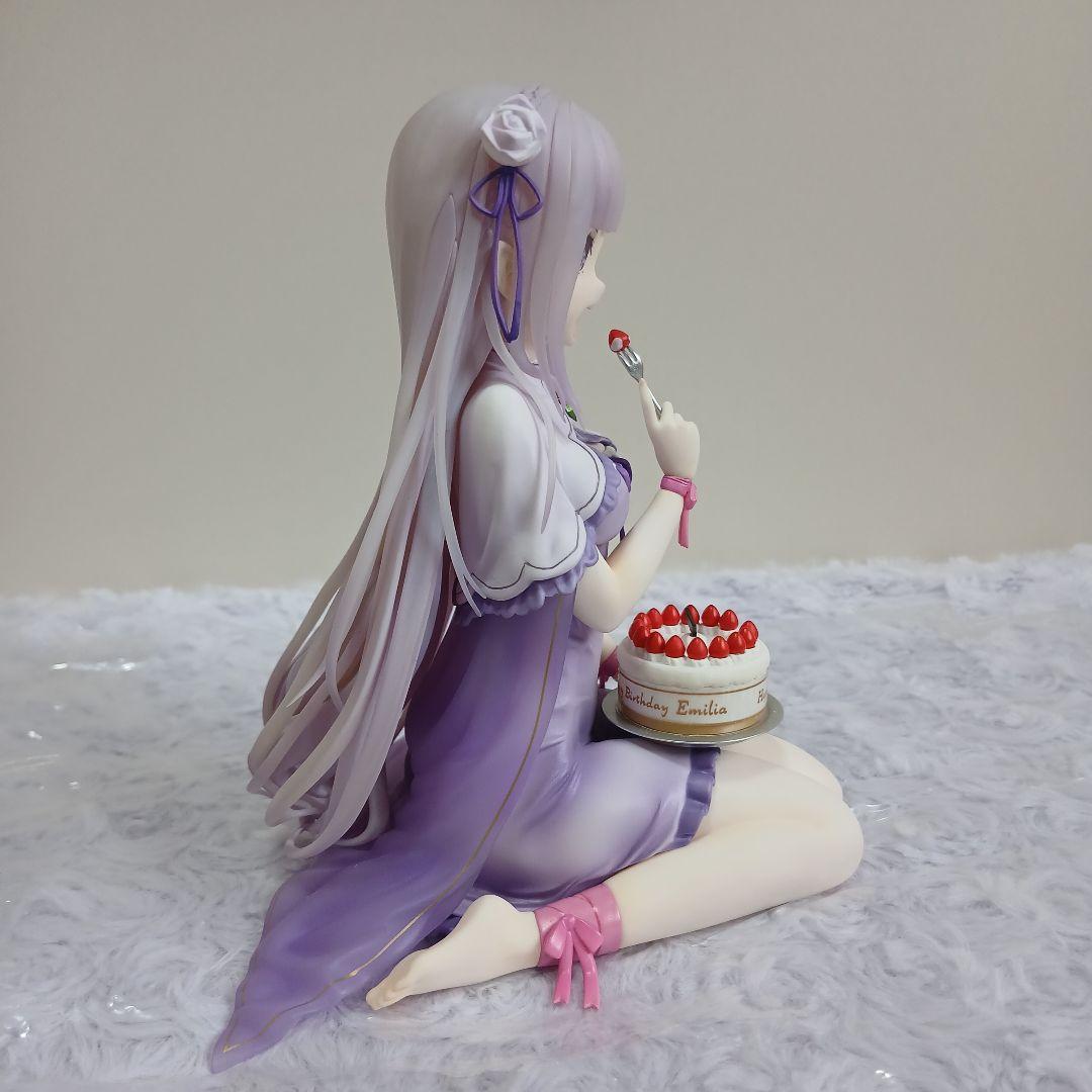 ☆エミリア バースデーケーキ Ver. フィギュア ☆ エミリア缶バッジセット