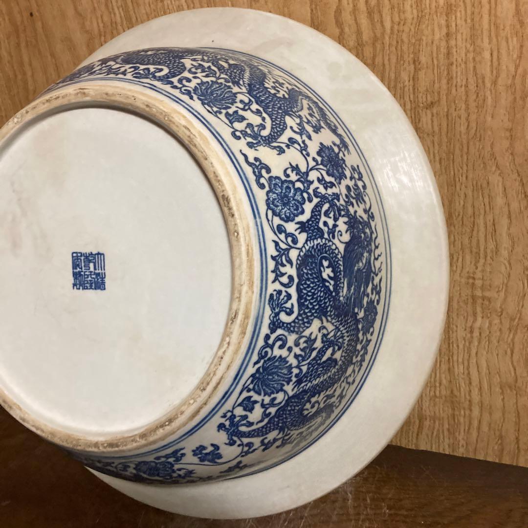 中国　染付　大鉢　龍花唐草図　大清乾隆年製銘