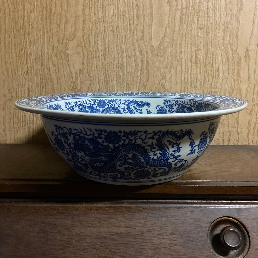 中国　染付　大鉢　龍花唐草図　大清乾隆年製銘