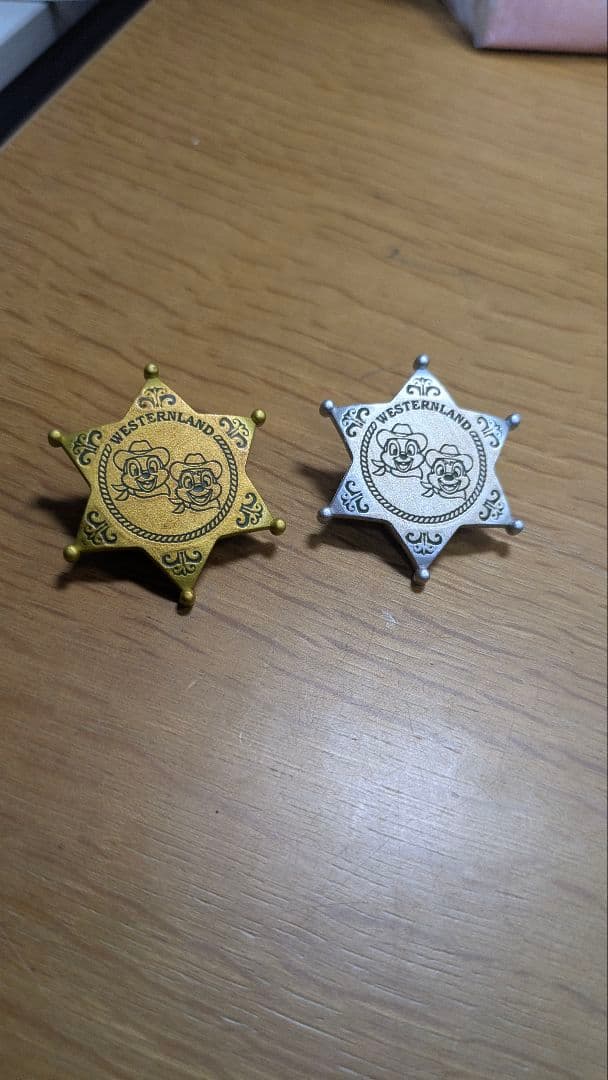 【期間限定】ディズニーランド射的ピンバッジ金色と銀色チップとデール