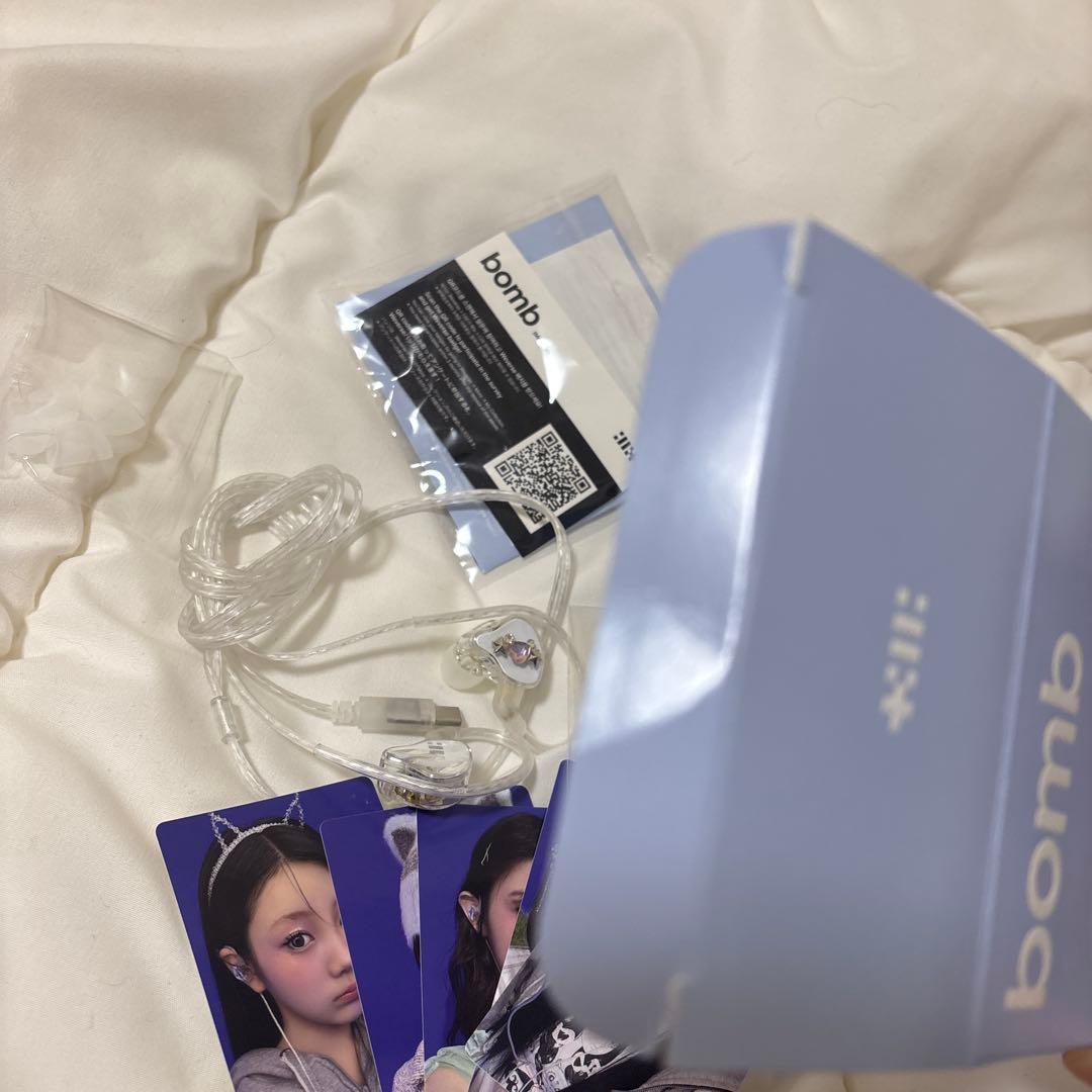 (Merch Ver.) ILLIT [BOMB] アルバム イヤモニイヤホン