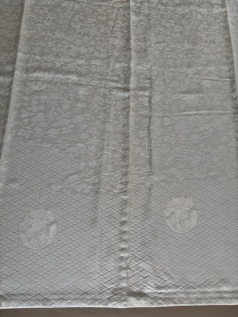 正絹 付け下げ調の紋意匠 袷 紋なし 色無地 白っぽい青磁鼠 トールサイズ