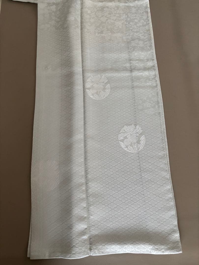 正絹 付け下げ調の紋意匠 袷 紋なし 色無地 白っぽい青磁鼠 トールサイズ