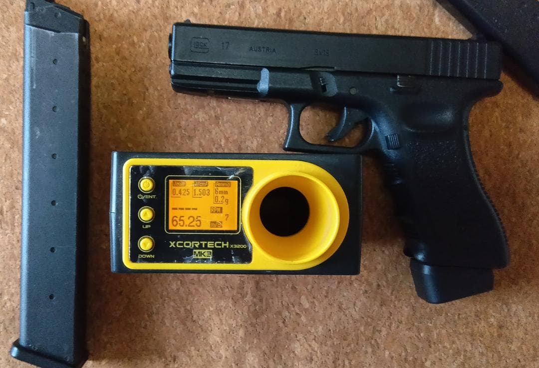 グロック17 　50連ロングマガジン 付き