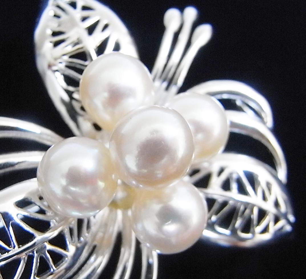 ★大粒８㎜珠・925シルバー(銀製)・本真珠（アコヤ真珠）ブローチ・新品★
